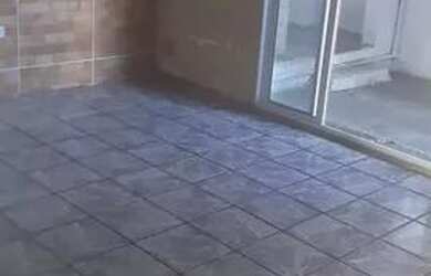 Imagem: A casa possui 3 Dormitórios, 1 Banheiro, 1 Vaga na garagem