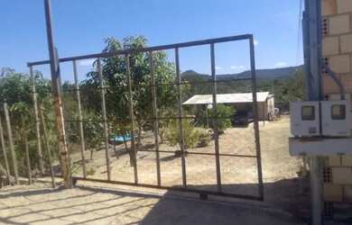 Imagem: O terreno possui 2500m² de Área e Imóvel novo e está localizado