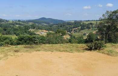 Imagem: O terreno possui 2.500m² de Área e está localizado em Pedra