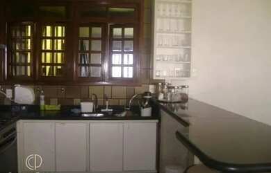 Imagem: A casa possui 4 Dormitórios, 5 Banheiros, 4 Vagas na garagem