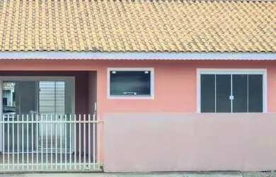 Imagem: A casa possui 3 Dormitórios, 1 Banheiro, 1 Vaga na garagem