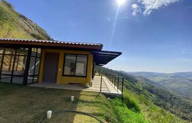 Imagem: A casa em condomínio possui 3 Dormitórios, 3 Banheiros, 4