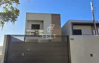 Imagem: A casa possui 3 Dormitórios, 4 Banheiros, 2 Vagas na garagem