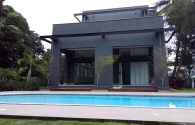 Imagem: A casa em condomínio possui 4 Dormitórios, 4 Banheiros, 5