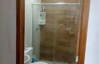 Imagem: A casa em condomínio possui 2 Dormitórios, 3 Banheiros, 4