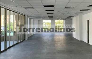 Imagem: O depósito possui 5 Vagas na garagem, 916m² de Área, Imóvel