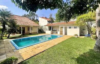 Imagem: A casa em condomínio possui 4 Dormitórios, 4 Banheiros, 4