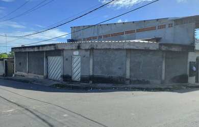 Imagem: A casa possui 2 Dormitórios, 2 Banheiros, 2 Vagas na garagem