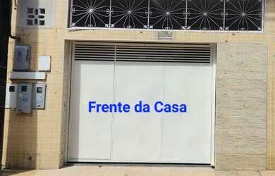 Imagem: A casa possui 2 Dormitórios, 2 Banheiros, 2 Vagas na garagem