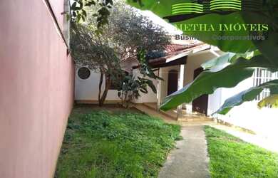 Imagem: A casa possui 4 Dormitórios, 4 Banheiros, 4 Vagas na garagem