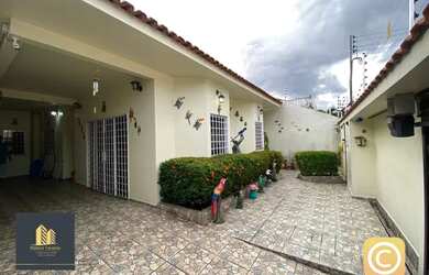 Imagem: A casa possui 4 Dormitórios, 4 Banheiros, 3 Vagas na garagem