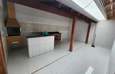 Imagem: A casa em condomínio possui 3 Dormitórios, 2 Banheiros, 2