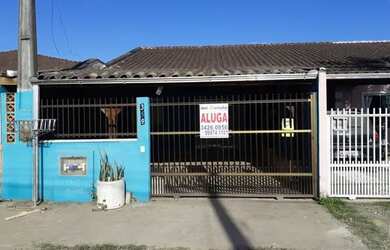 Imagem: A casa possui 3 Dormitórios, 1 Banheiro, 1 Vaga na garagem