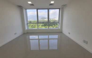 Imagem: O depósito possui 1 Vaga na garagem, 36m² de Área e está