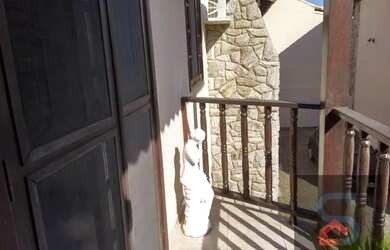 Imagem: A casa em condomínio possui 3 Dormitórios, 1 Banheiro, 2 Vagas