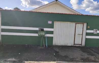 Imagem: A casa possui 2 Dormitórios, 1 Banheiro, 1 Vaga na garagem