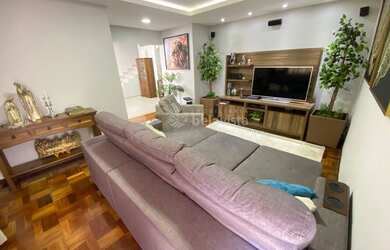 Imagem: A casa possui 3 Dormitórios, 2 Banheiros, 3 Vagas na garagem