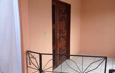 Imagem: A casa possui 2 Dormitórios, 1 Banheiro, 1 Vaga na garagem