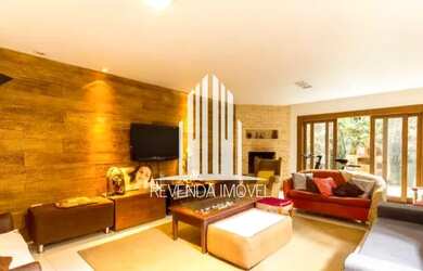 Imagem: A casa possui 5 Dormitórios, 5 Banheiros, 2 Vagas na garagem