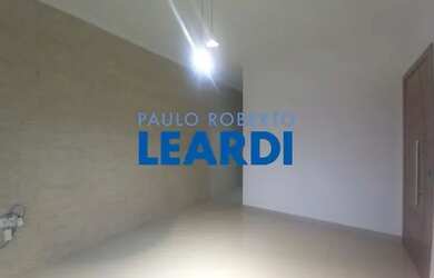 Imagem: A casa possui 3 Dormitórios, 1 Banheiro, 3 Vagas na garagem