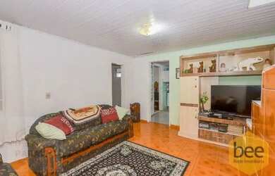 Imagem: A casa possui 3 Dormitórios, 2 Banheiros, 3 Vagas na garagem