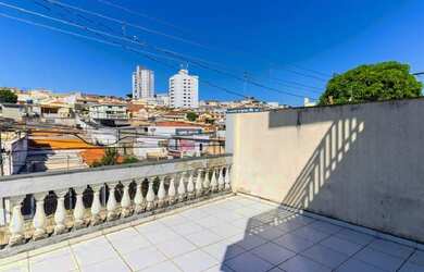 Imagem: A casa possui 3 Dormitórios, 4 Banheiros, 2 Vagas na garagem