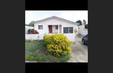 Imagem: A casa possui 3 Dormitórios, 2 Banheiros, 1 Vaga na garagem