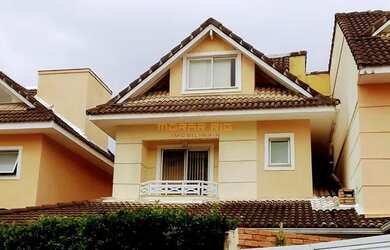 Imagem: A casa em condomínio possui 4 Dormitórios, 5 Banheiros, 3