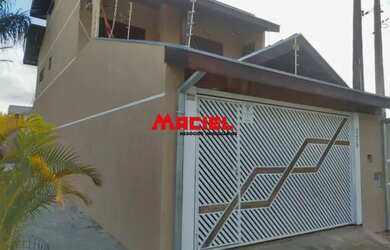 Imagem: A casa possui 3 Dormitórios, 3 Banheiros, 3 Vagas na garagem