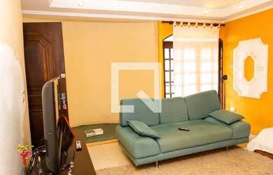 Imagem: A casa possui 4 Dormitórios, 5 Banheiros, 4 Vagas na garagem