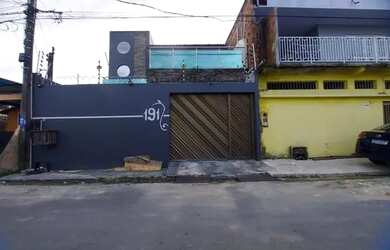 Imagem: A casa possui 2 Dormitórios, 2 Banheiros e 2 Vagas na garagem