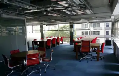 Imagem: O depósito possui 5 Vagas na garagem, 200m² de Área e Imóvel