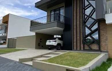 Imagem: A casa em condomínio possui 4 Dormitórios, 4 Banheiros, 4