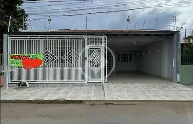 Imagem: A casa possui 4 Dormitórios, 3 Banheiros, 2 Vagas na garagem