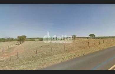 Imagem: O terreno possui 29000m² de Área e está localizado em Distrito