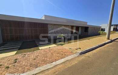 Imagem: A casa em condomínio possui 4 Dormitórios, 5 Banheiros, 3