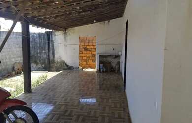 Imagem: A casa possui 3 Dormitórios, Acomodam 20 pessoas, 2 Vagas na