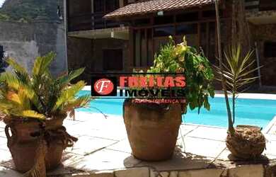 Imagem: A casa possui 4 Dormitórios, 5 Banheiros, 5 Vagas na garagem