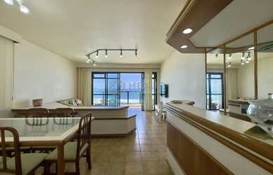 Imagem 2: Apartamento alto padrão reformado frente mar com varanda e lazer na Praia...