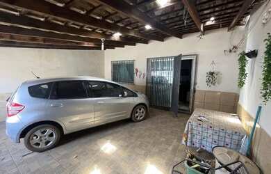 Imagem: A casa possui 2 Dormitórios, 1 Banheiro e está localizado