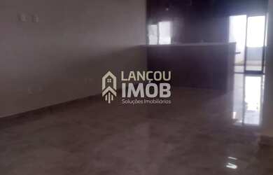 Imagem: A casa possui 3 Dormitórios, 1 Banheiro, 2 Vagas na garagem