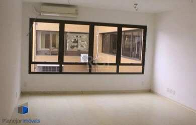 Imagem: O depósito possui 1 Vaga na garagem, 42m² de Área e está