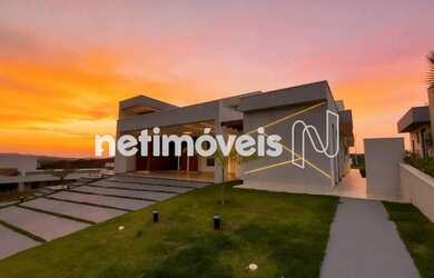 Imagem: A casa em condomínio possui 4 Dormitórios, 4 Banheiros, 4