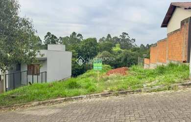 Imagem: O terreno possui 300m² de Área e Imóvel novo e está localizado