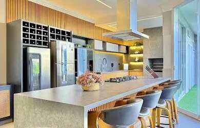 Imagem: A casa em condomínio possui 5 Dormitórios, 5 Banheiros, 4