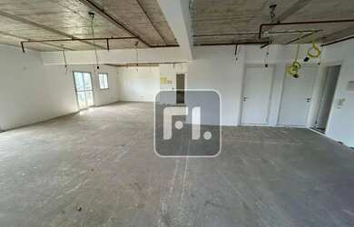 Imagem: O depósito possui 5 Vagas na garagem, 300m² de Área e está