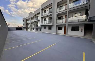 Imagem: O apartamento possui 2 Dormitórios, 1 Banheiro, 1 Vaga na garagem