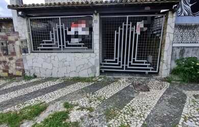 Imagem: A casa possui 3 Dormitórios, 3 Banheiros, 1 Vaga na garagem