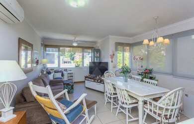 Imagem: O apartamento possui 2 Dormitórios, 2 Banheiros, 2 Vagas na