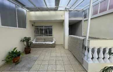 Imagem: A casa possui 3 Dormitórios, 2 Banheiros, 2 Vagas na garagem